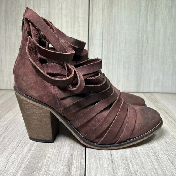 Free People Shoes - Free People Hybrid Strappy Block Heel Ankle Bootie Women’s Size 10 EUR 40